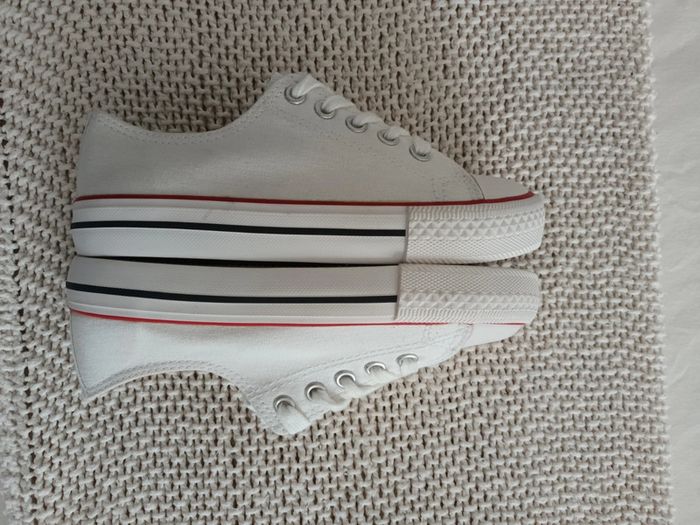 Paire de tennis blanches mixtes zippées 30 neuves - photo numéro 3
