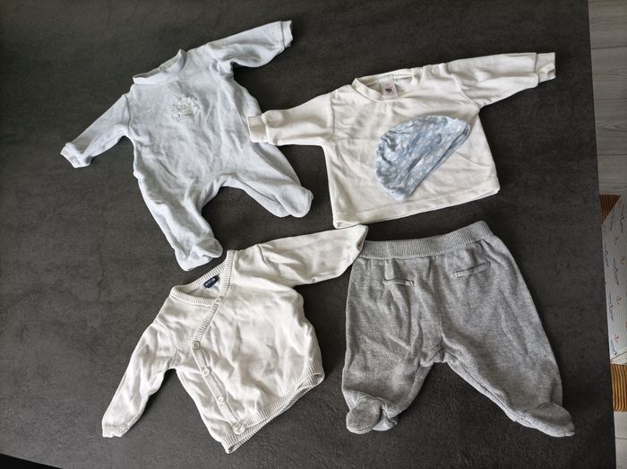 Lot bébé 1 mois