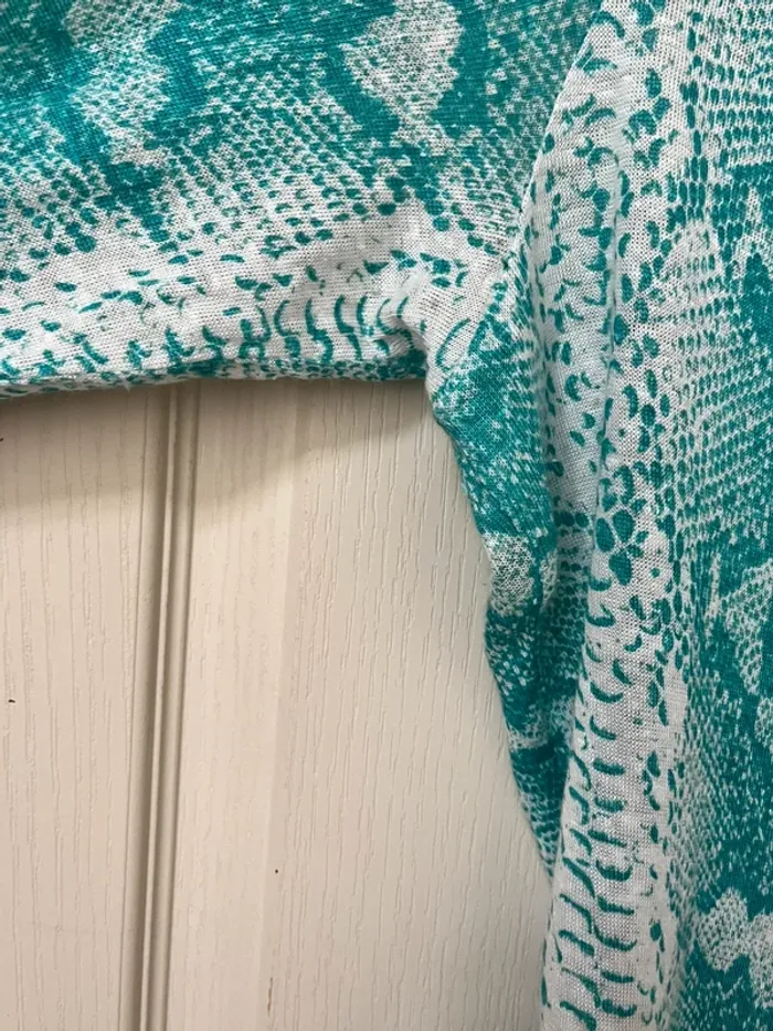Top Ventilo XL 100% Lin , matière souple, motif python bleu turquoise - photo numéro 5