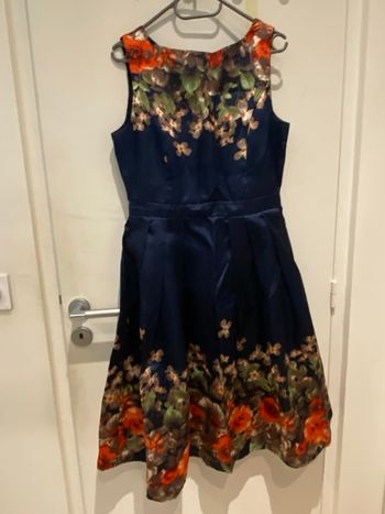 Robe mi longue bleu et fleurs