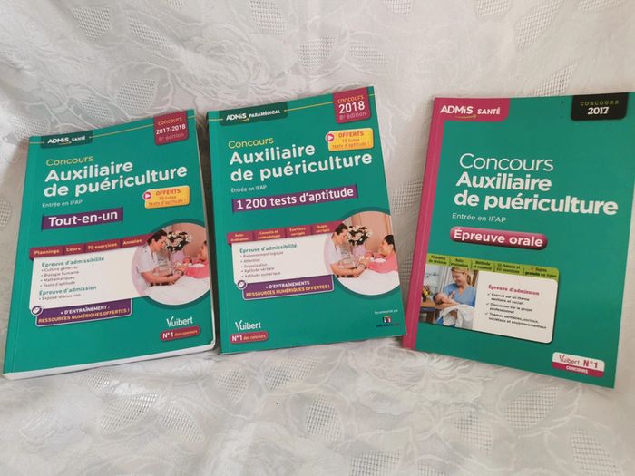 Livre. Concours Auxiliaire de puériculture