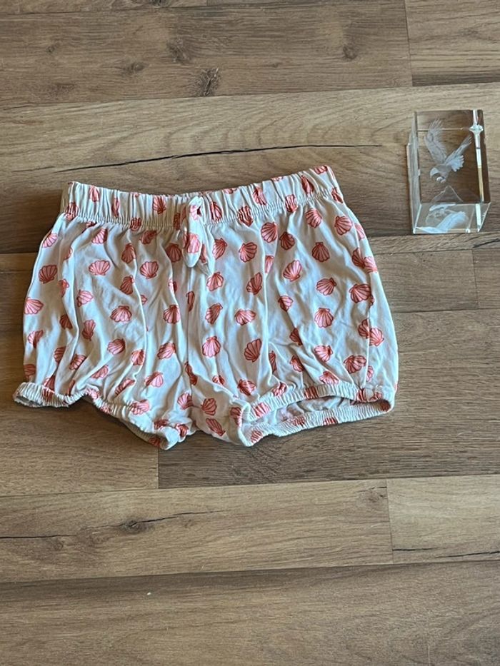 Je vend un short fille 2 ans 86 cm tres bon état