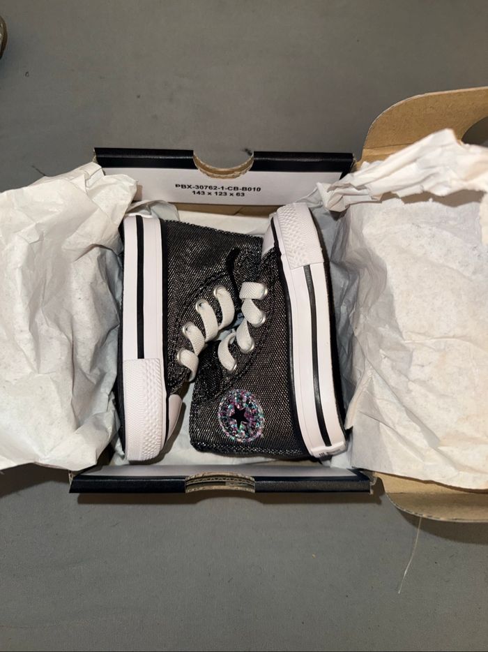 Converse jamais porté - photo numéro 2