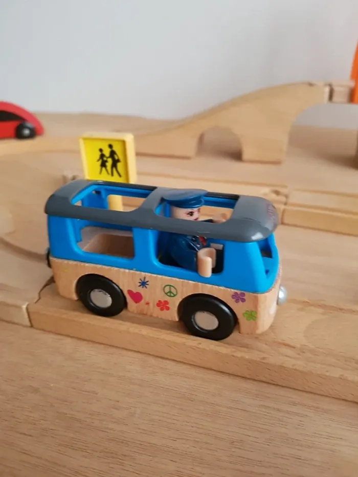 Train en bois Brio, pont orange ikea et rails - photo numéro 9