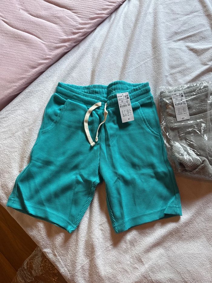 Lot de 2 shorts garçon taille 8 ans neufs avec étiquette - photo numéro 2