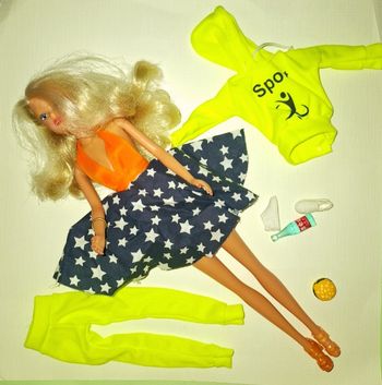 Barbie sportive avec une 2eme tenue