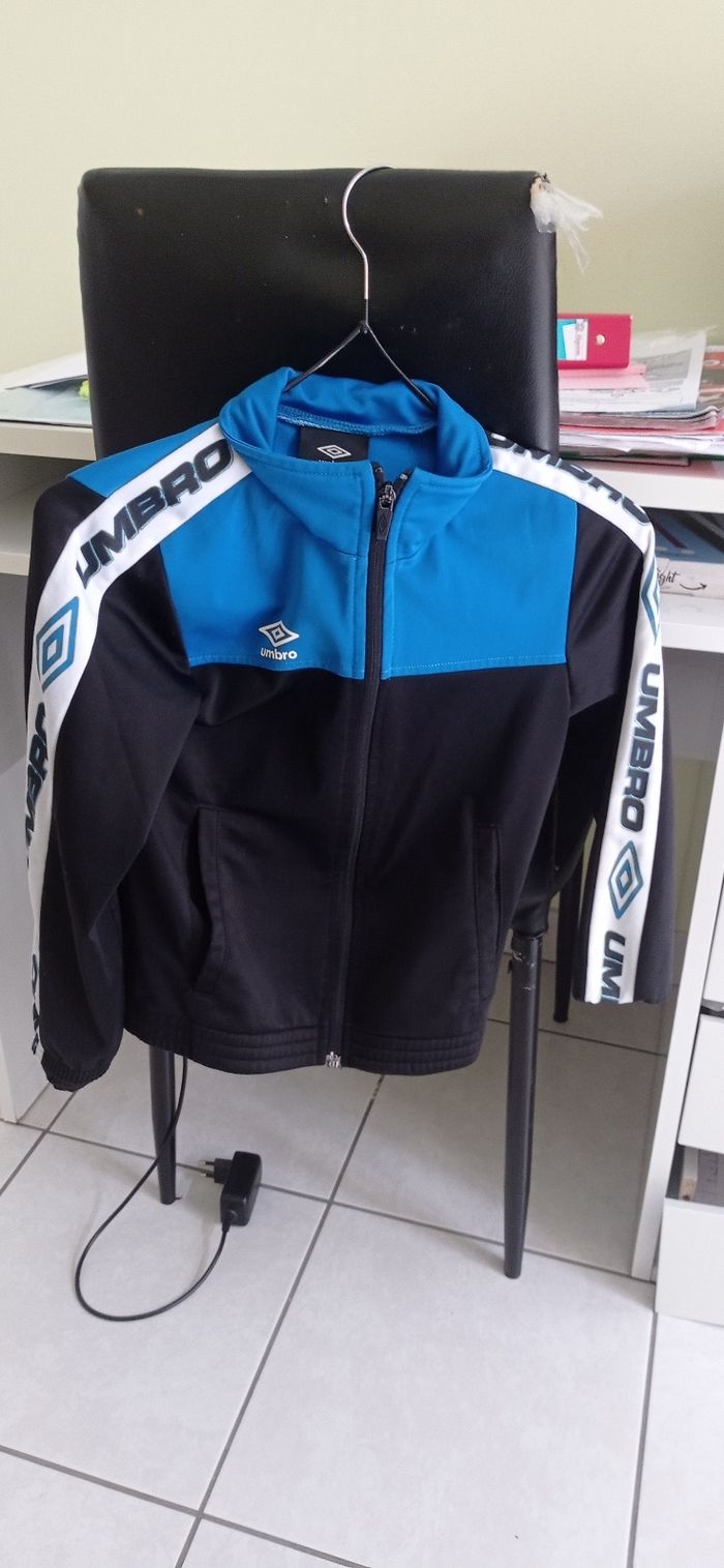 Veste umbro 8ans 128 2€