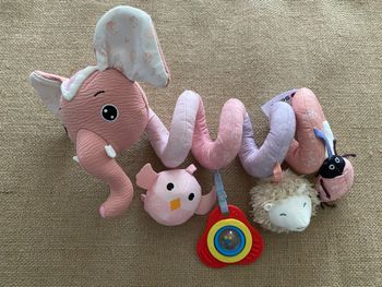 Spirale d'activités bébé éléphant rose Sozzy