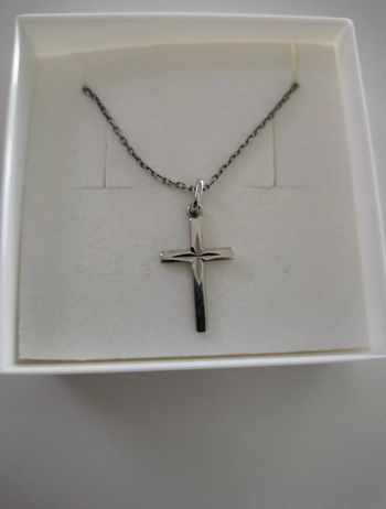 Chaîne et croix en argent