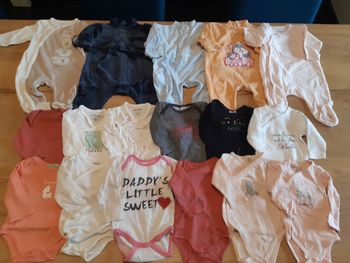 Lot pyjamas et bodies fille 6 mois