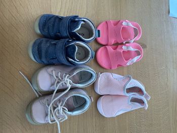 Lot de chaussures 23