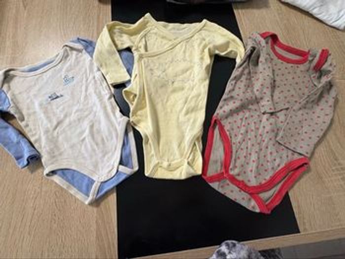 Lot 7 bodies et 2 t-shirt manches longues 6 mois - photo numéro 9