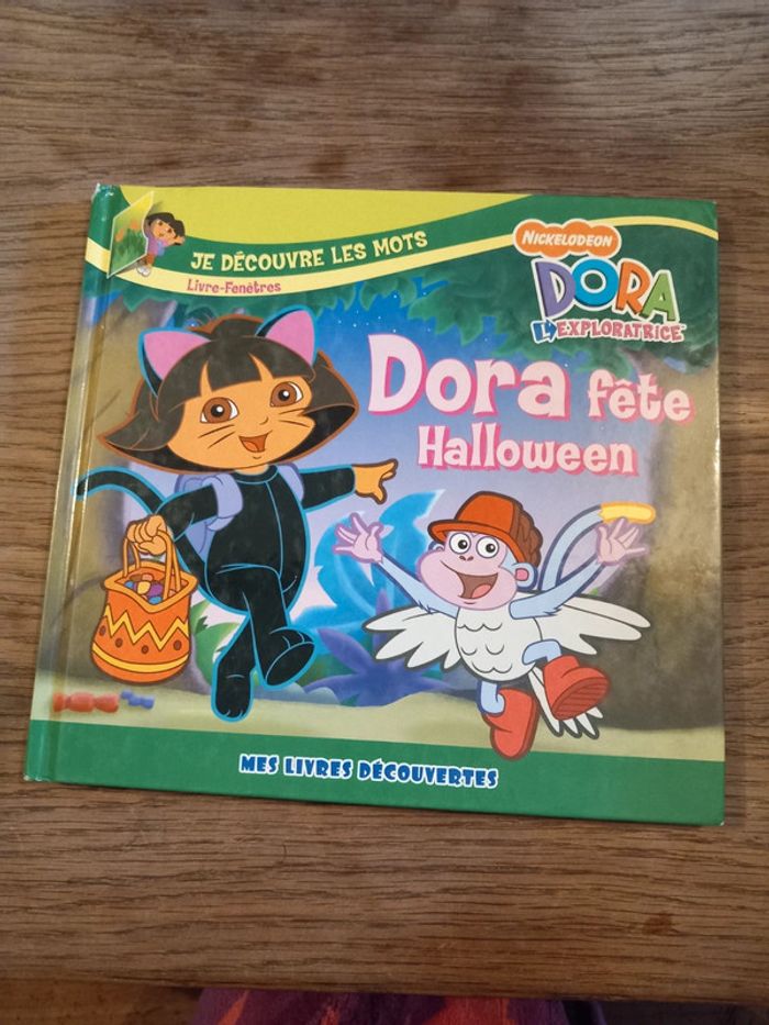 Livre Dora fête Halloween