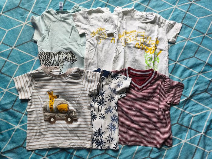 Lot 6 tee shirts 12 mois
