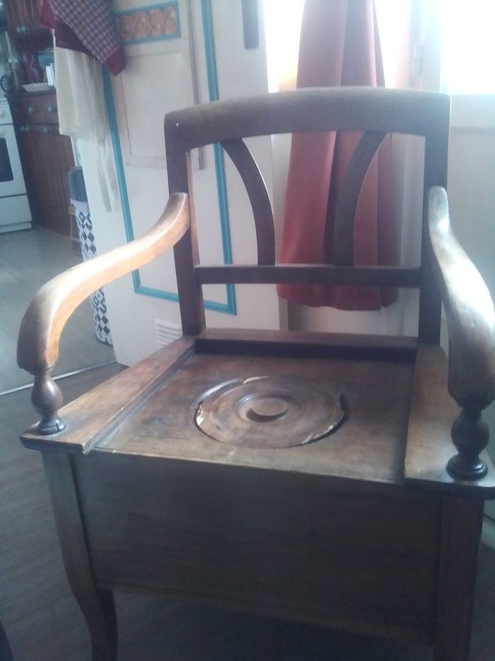 Ancienne chaise cabinet