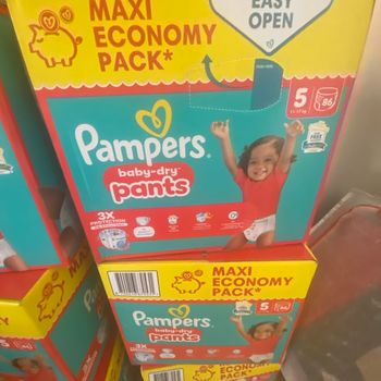 2 cartons taille 5. Pants Pampers