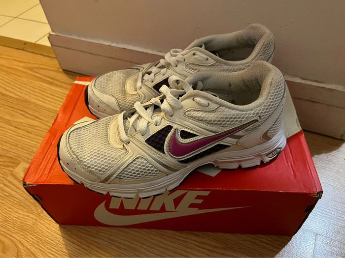 Baskets blanches Nike - photo numéro 4
