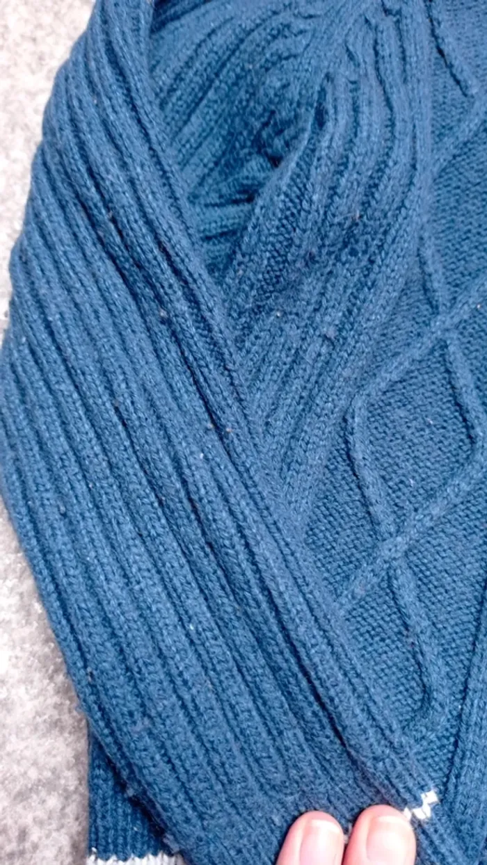 Okaïdi gilet taille 6 ans mais taille petit
Très bon état quelques bouloches dues au tissu - photo numéro 4