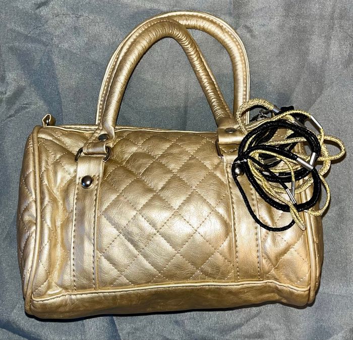 Sac à main doré matelassé avec accessoires - Très bon état - photo numéro 6