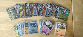 Lot de 100 cartes pokemo : 80 co/unco + 20 brillantes + 1 ultra rare offerte