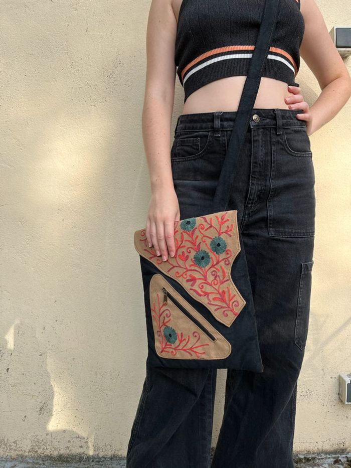 Sac à main pochette bandoulière velour et broderie - photo numéro 3