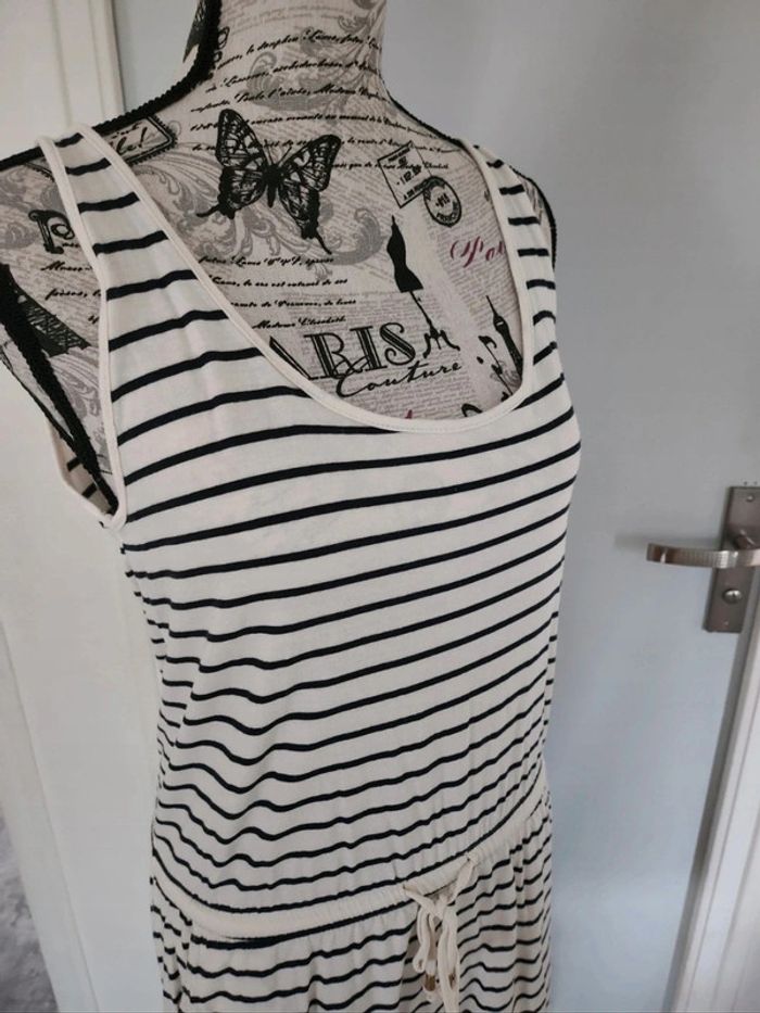 Très Jolie robe rayée Fashion Private Company de taille 42-44 - photo numéro 2