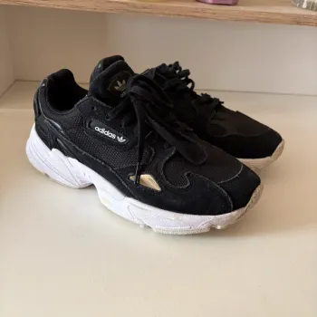 Baskets Adidas • noir & blanc • 38 🌼