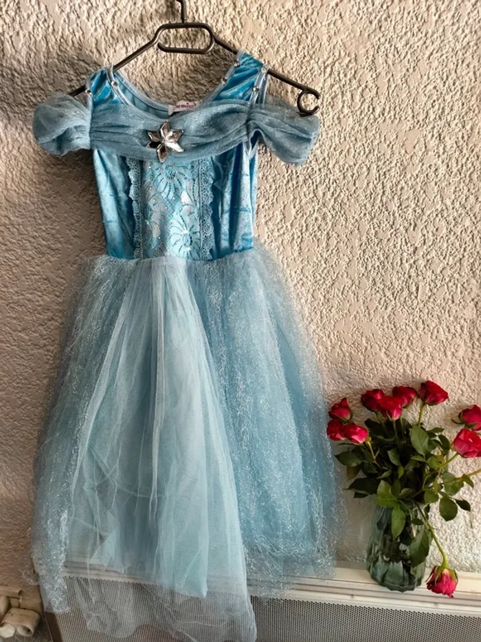 Robe majestueuse bleu avec accessoires neuve 130 cm - photo numéro 2