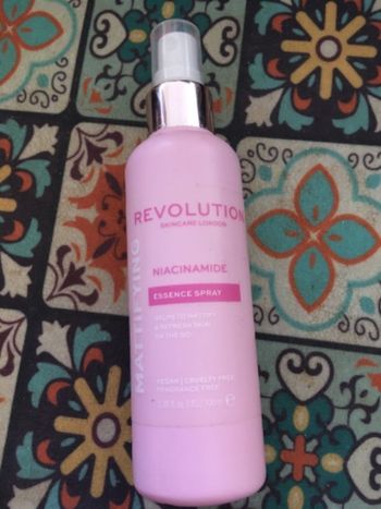 Spray matifiant niacinamide 100ml Revolution neuf