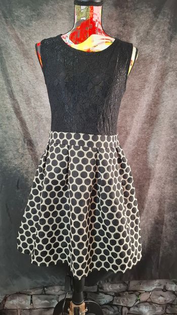 Robe dentelle pois chic