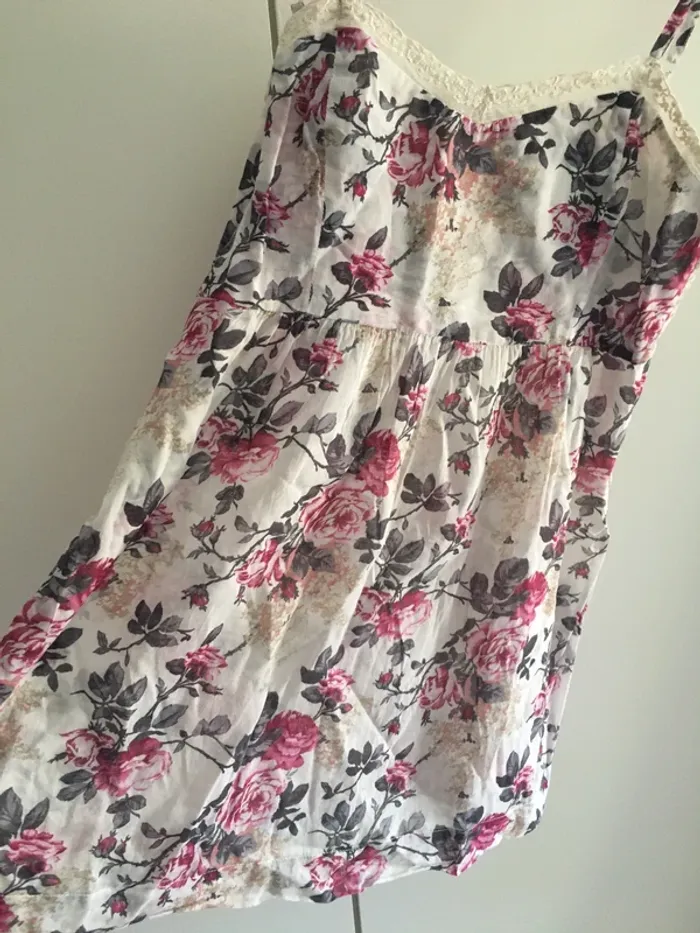 Top fleuri à bretelles - photo numéro 4