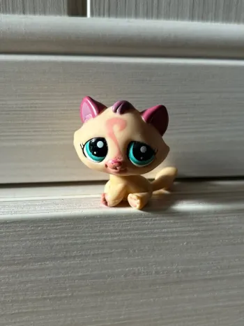 Figurine Littlest Pet Shop / Cream Pink Tabby Cat (#1919) / Bon état (quelques traces d’usure)