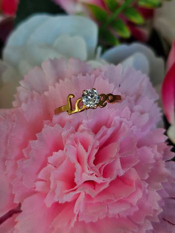 Bague écriture "love" et pierre topaz transparente