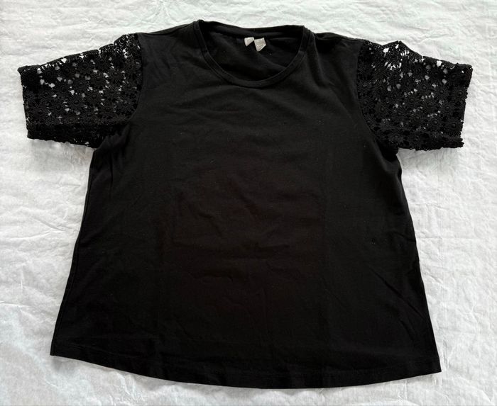 T-shirt noir motifs fleurs