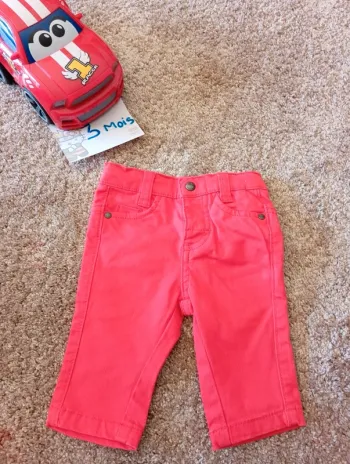 Jean rouge 3 mois