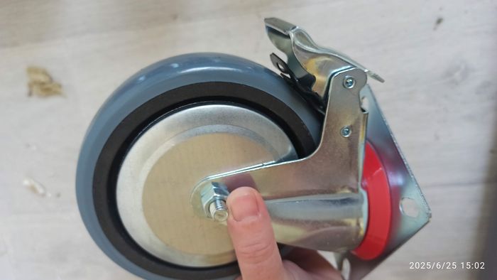 6 grosses roues pivotantes avec freins - photo numéro 4