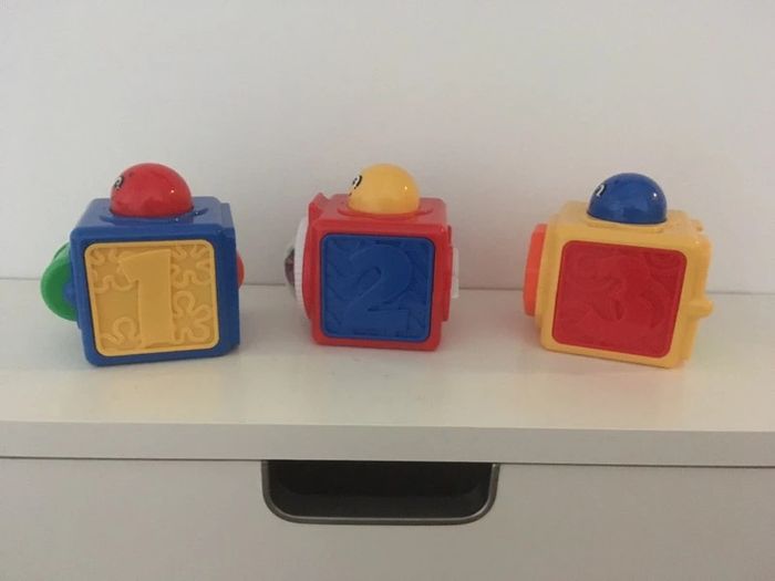 Cubes d’activités Ficher Price. - photo numéro 3