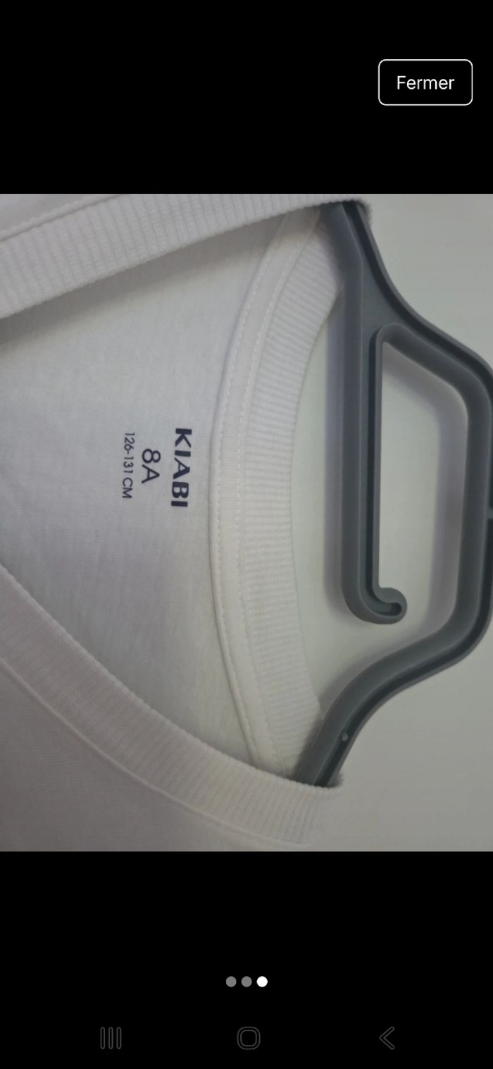 Tee-shirt blanc avec motifs