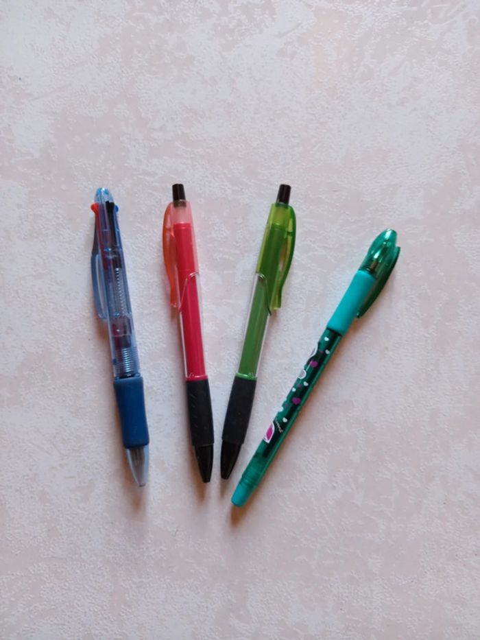 Lot de 4 stylos