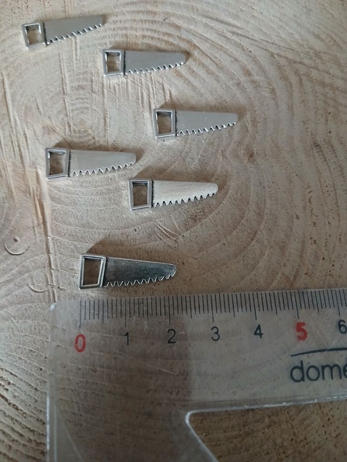 Lot de 6 pendentifs breloques scie à bois argenté - photo numéro 2
