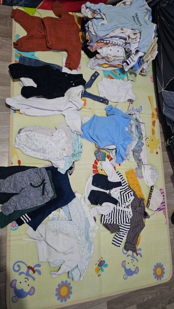 Lot de vêtements  bébé garçon de  0 à 3 mois