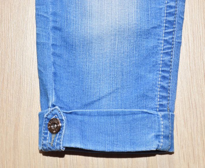 pantacourt jeans bleu et blanc taille 34 taille basse - photo numéro 5