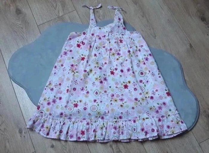 Robe orchestra fleurie 8 ans en parfait état - photo numéro 3