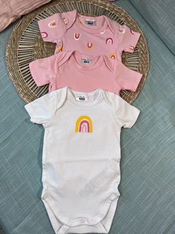 Lot 3 bodies taille 1 mois DIM