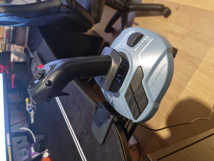 Set up Thrustmaster TCA Officer Pack + Quadrant Add-on Airbus Edition + Pro Flight Rudder Pedals... - photo numéro 8