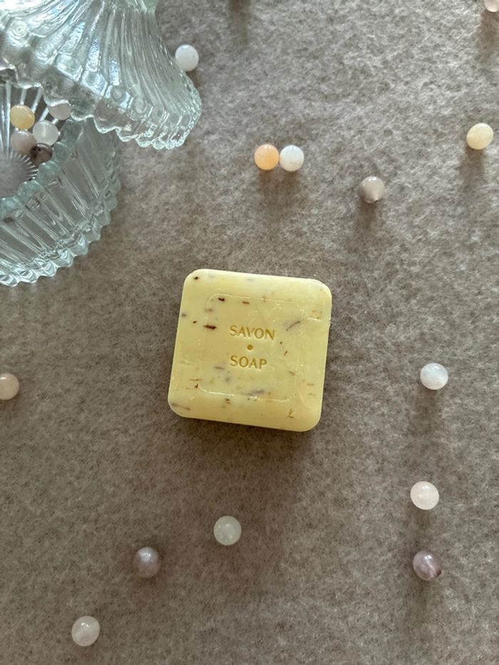 Savon visage à l’huile essentielle bio de lavande Les Panacées - photo numéro 3