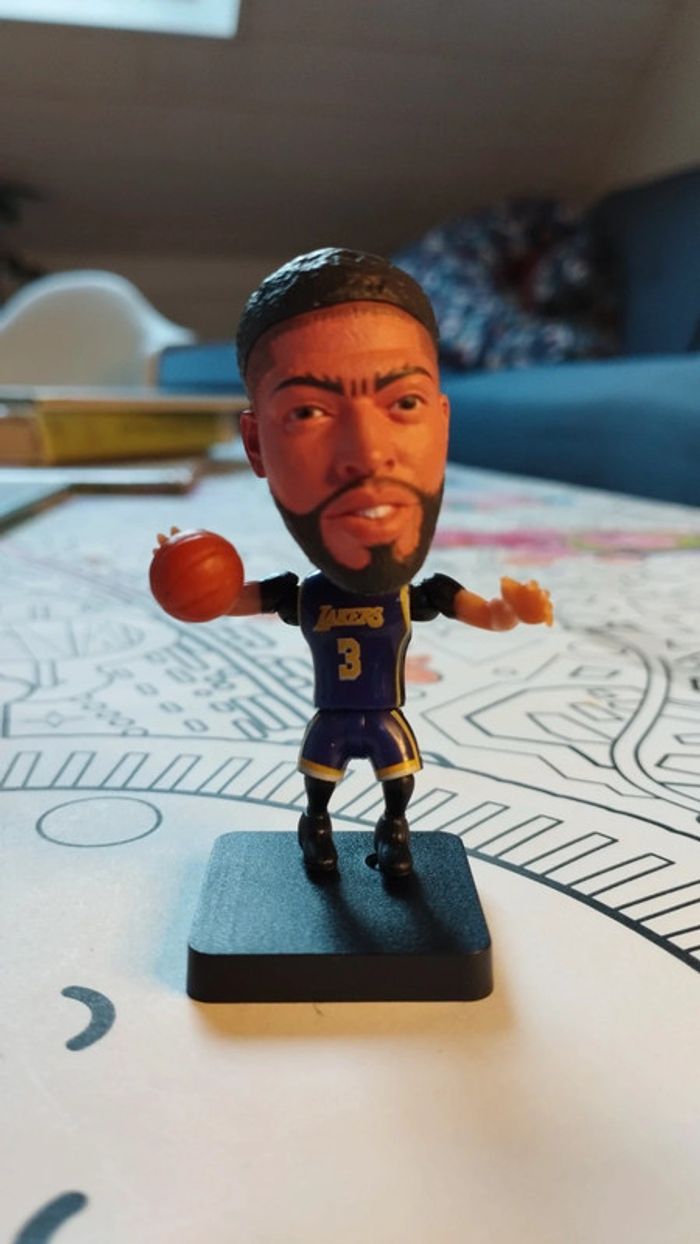 Petite figurine basketball NBA neuve Anthony Davis los Angeles Lakers maillot violet