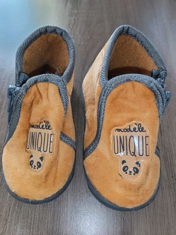 Chaussons taille 22