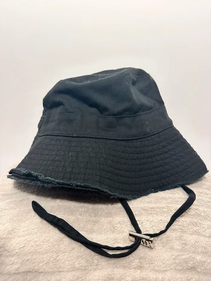Bob noir à lanière