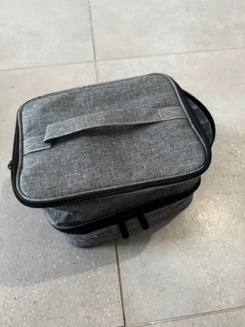 Petit bagage de rangement gris, très bon état, 24x15x19cm